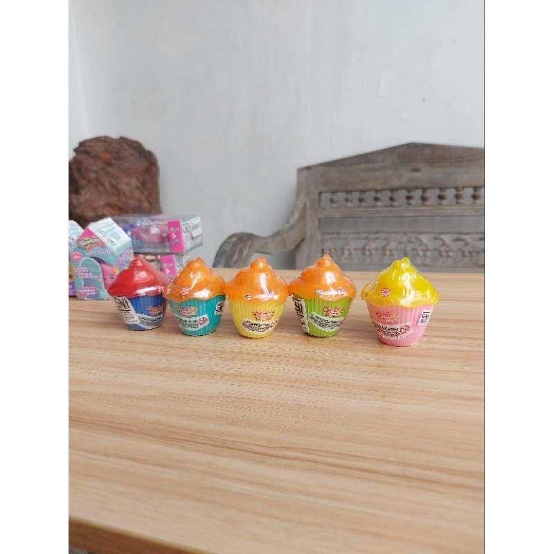 Emco mini cupcake pet surprise