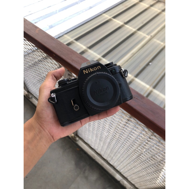 Kamera Analog Nikon EM ( BODY ONLY )