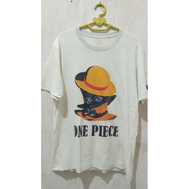 Kaos Uniqlo x One Piece Preloved Second
