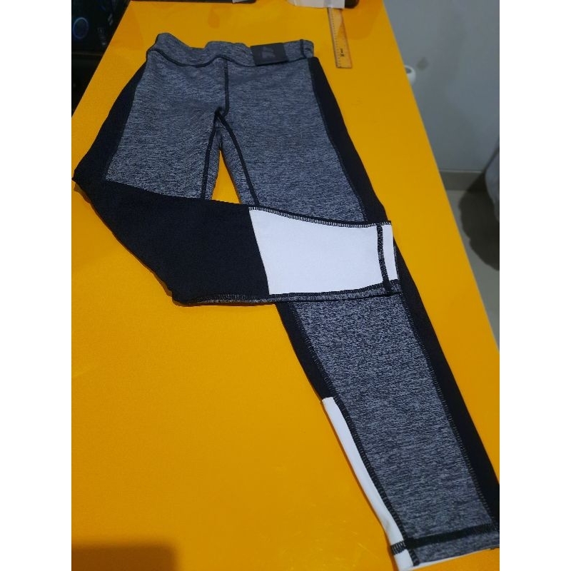 legging 7/8 Cotton on body  size XS new masih tag