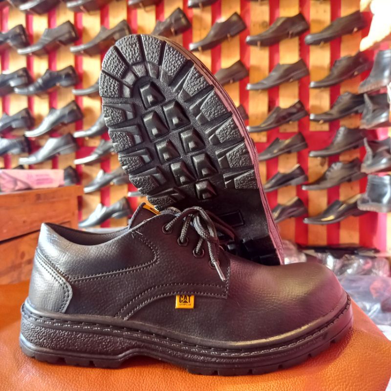 sepatu pria safety pendek ujung besi kerja lapangan proyek