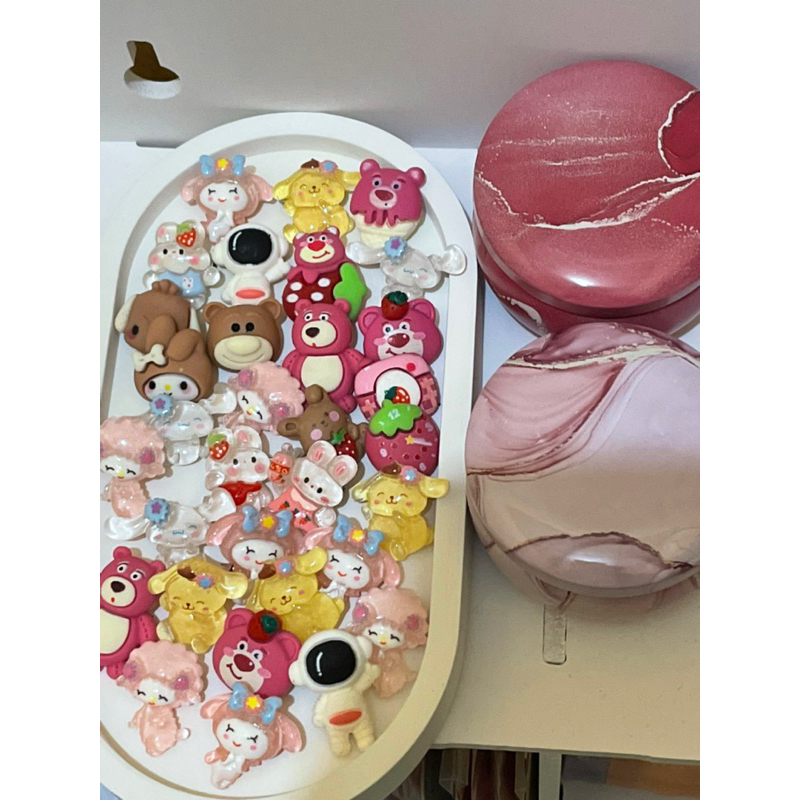pin clay resin karakter lucu