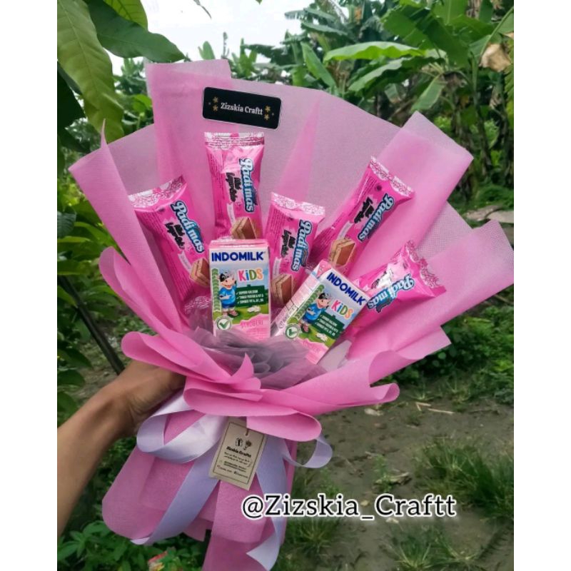 

buket snack wisuda/kado wisuda murah/ buket boneka snack murah