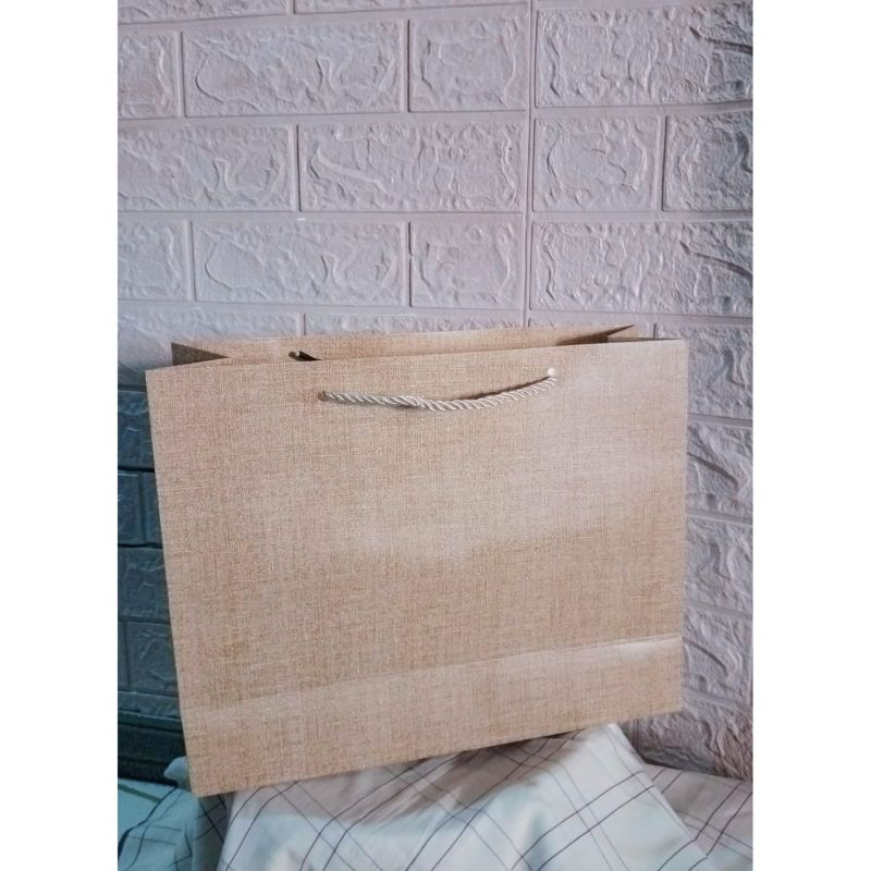 

Paperbag motif Goni polos / tas kado
