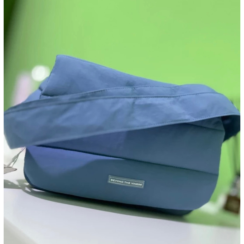 preloved btv poofy bag