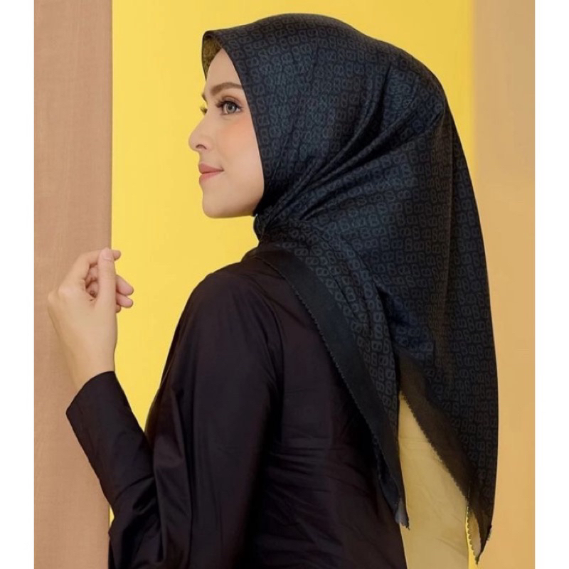 Tapis Caviar Voal Series black Buttonscarves