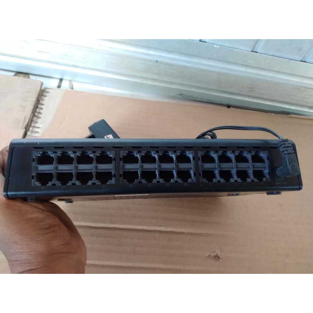 D-LINK DES-1024A Unmanaged Switch 24-Port Fast Ethernet Desktop Switch In Plastic Casing BEKAS NORMA