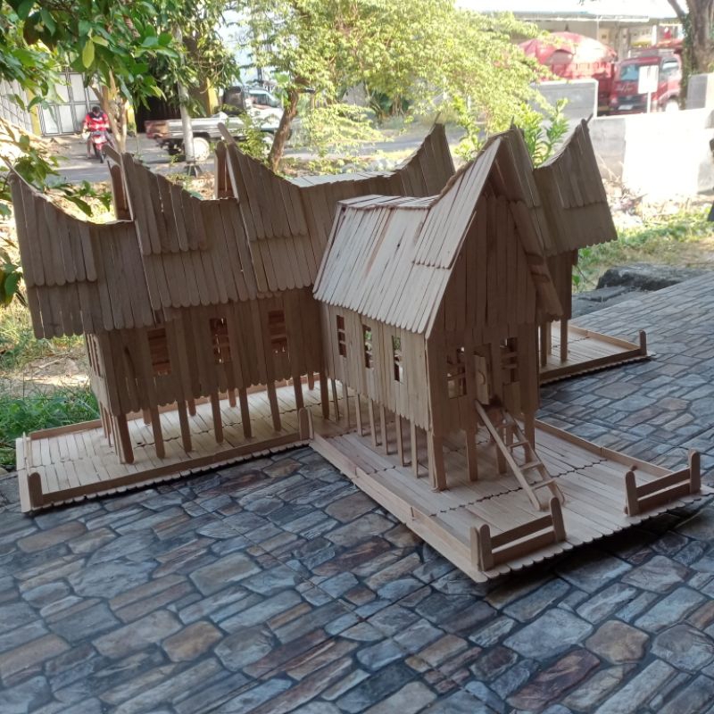 miniatur rumah gadang padang ukuran jumbo 80cm x 60cm dari bahan stik es krim prakarya kerajinan tan