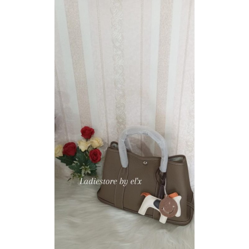 TAS WANITA GARDEN PARTY KREMES