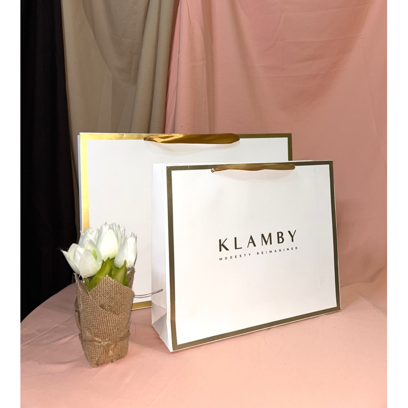 

Paper Bag KLAMBY / Wearing KLAMBY Muat Box Hijab Pembungkus Kado