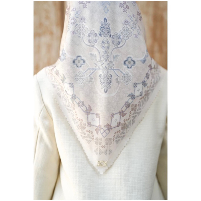 NEW DUMAY SCARF WEARING KLAMBY