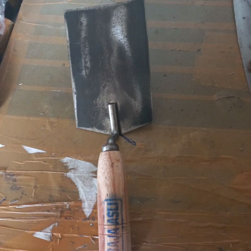 sendok semen /cetok tukang  kotak baja asli