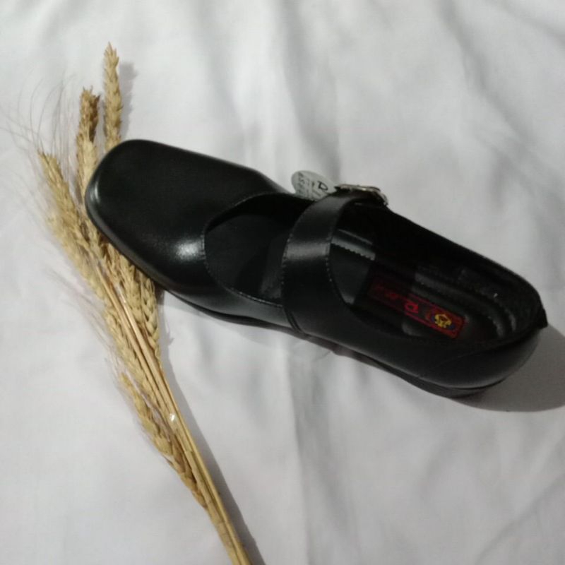 Sepatu Rullief cxm29