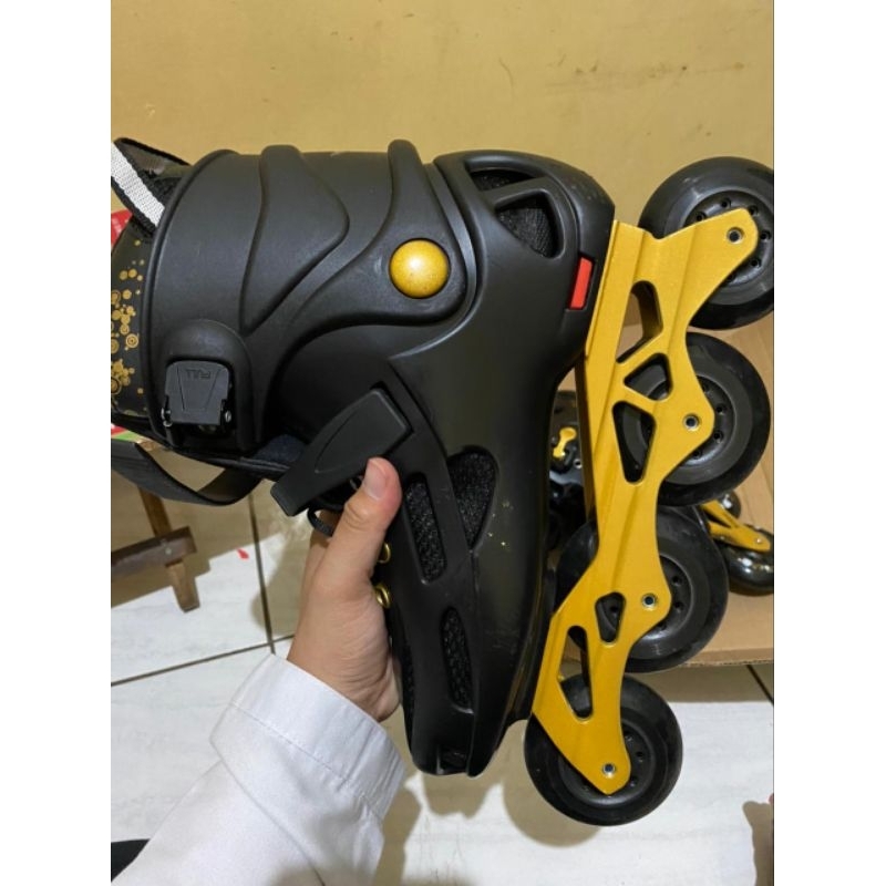 Sepatu roda dewasa