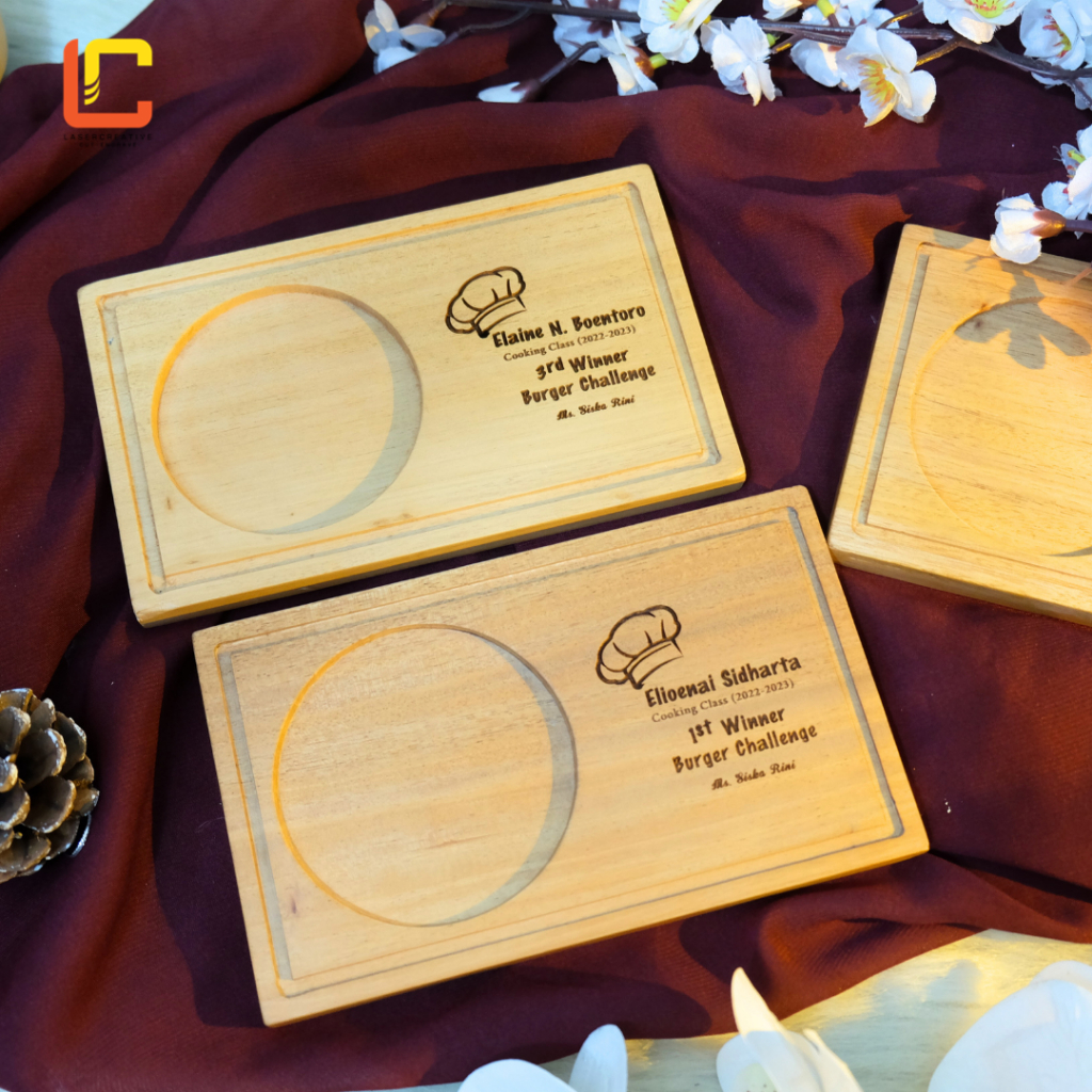 Custom Coaster Kayu Tatakan Cangkir Grafir Nama Logo