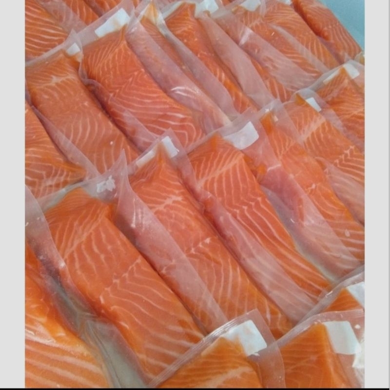 

IKAN SALMON FILLET NORWEGIAN +/- 500gr - campur buntut n badan