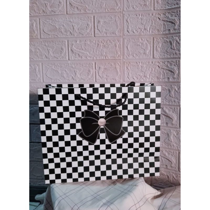

Paperbag Motif Hitam Catur