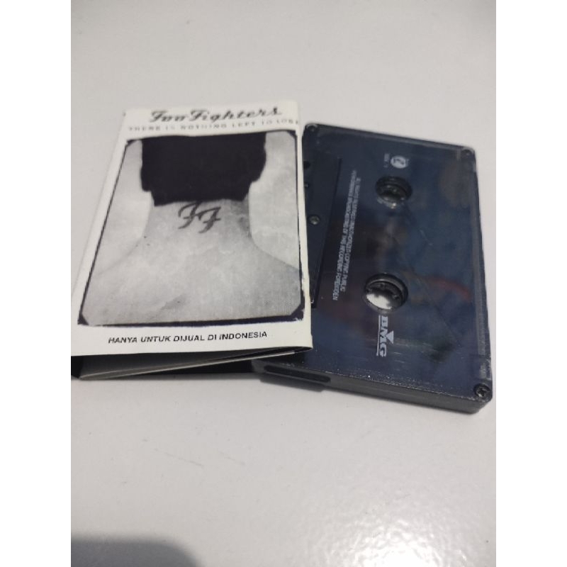 kaset pita foo fighters / there is nothing left to lose