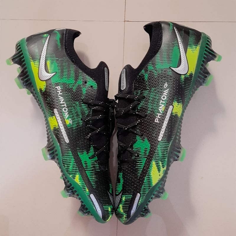Sepatu SepakBola Nike Phantom GT II Black Metalic