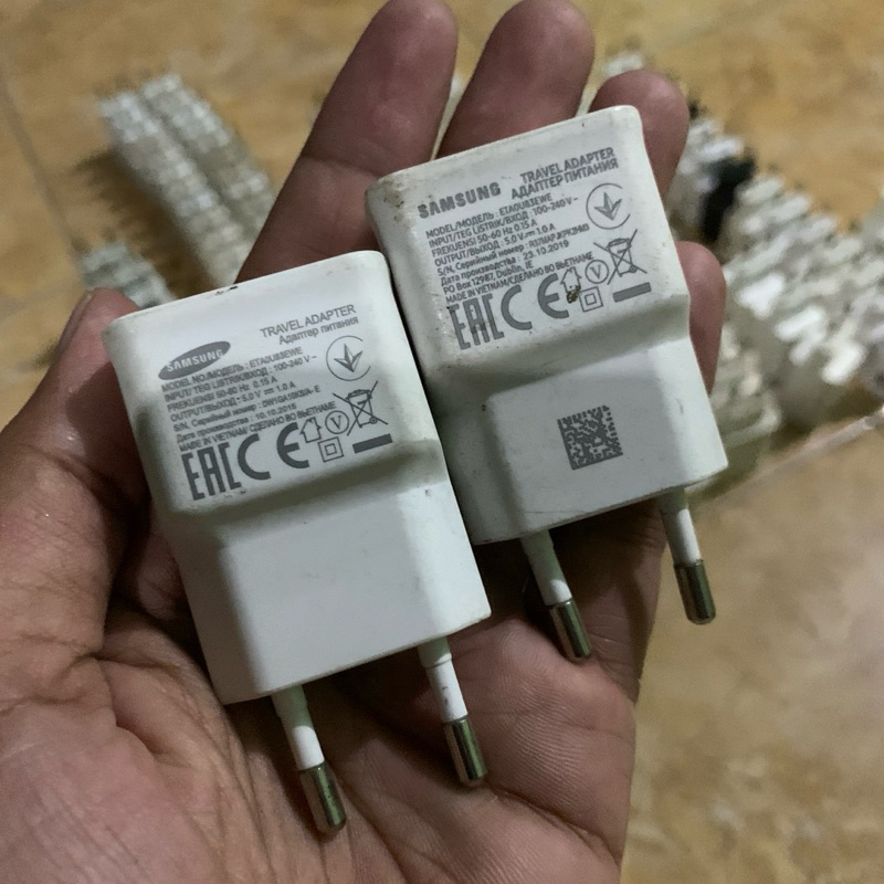 Adaptor ori copotan samsung bekas 5V 1A , 5V 1,55A