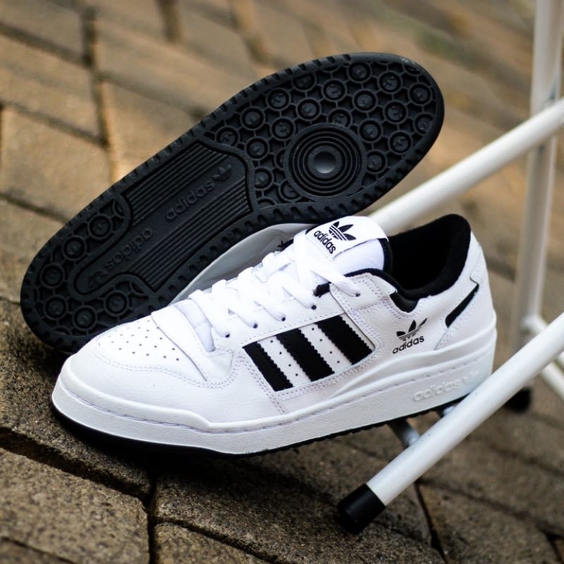 SEPATU ADIDAS FORUM 84 LOW WHITE BLACK