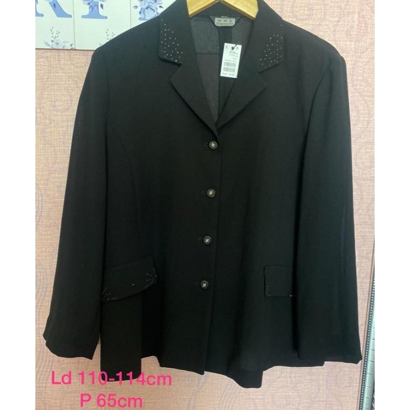 blazer hitam wanita