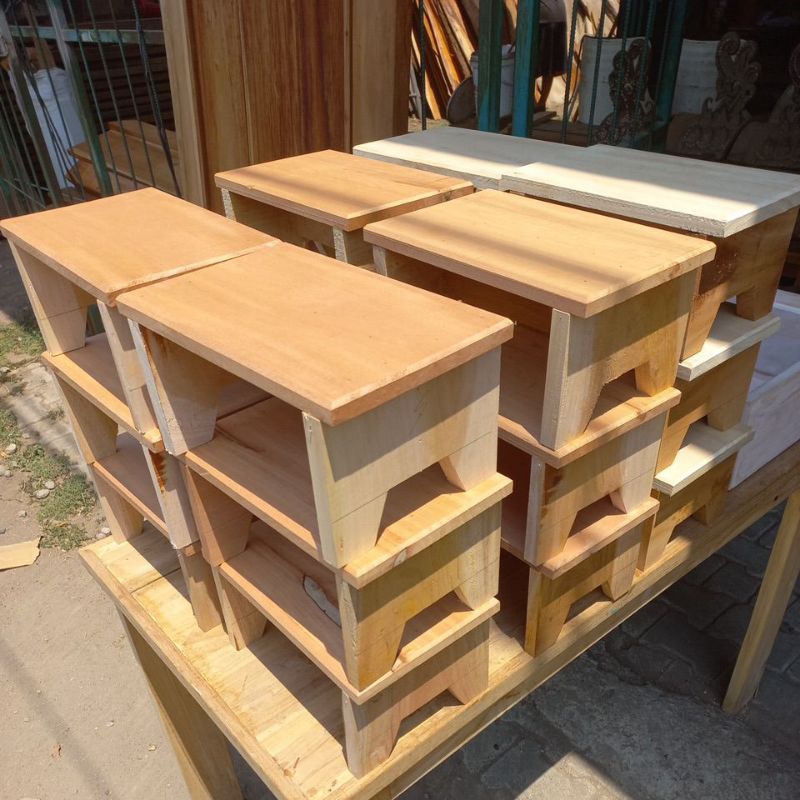 jengkok /dingklik kayu