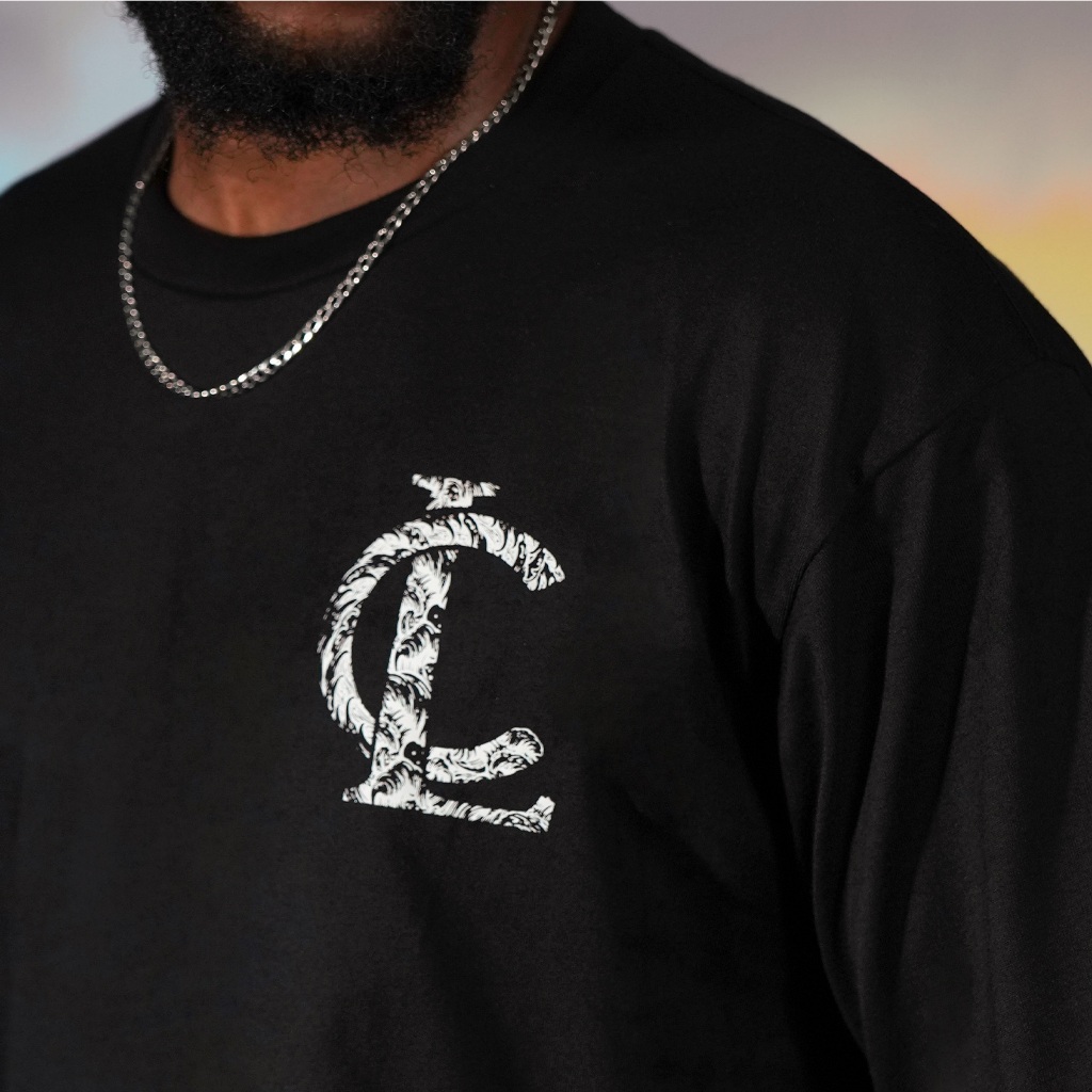 CELCIUS Waves Monog Logo Graphic T-Shirt LIN000538C Hitam