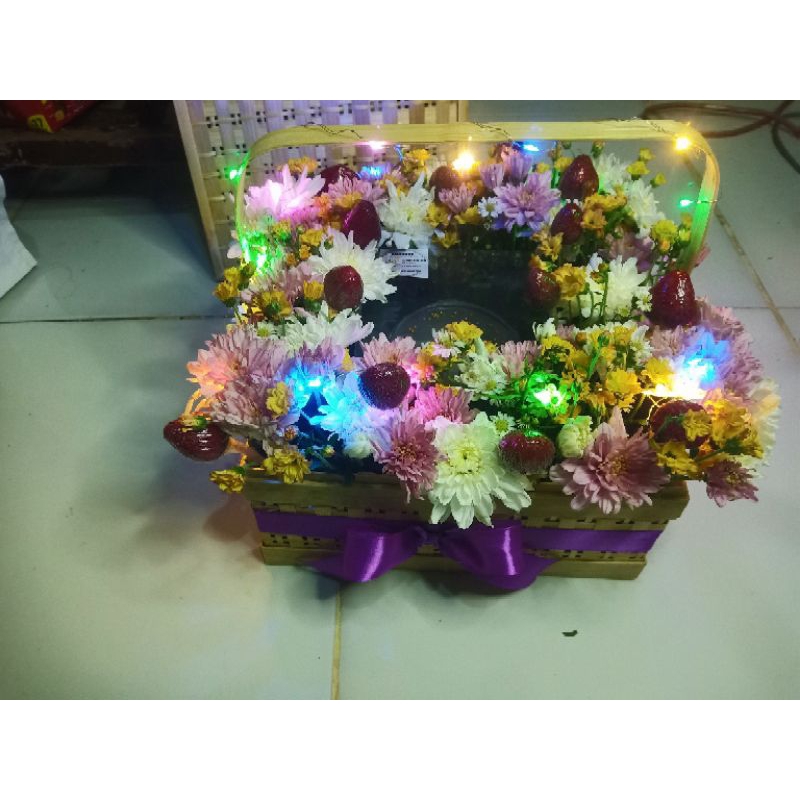

Fresh Flower + Cake + Basket | Kue ulang tahun | Kado Anniversary, Wisuda, Birthday