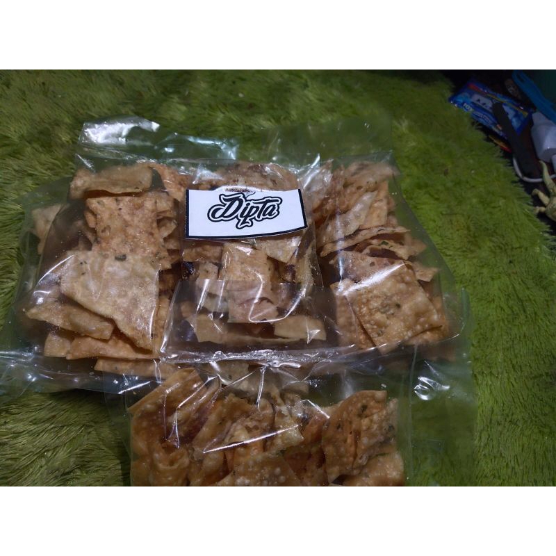 

keripik bawang/pangsit 500g