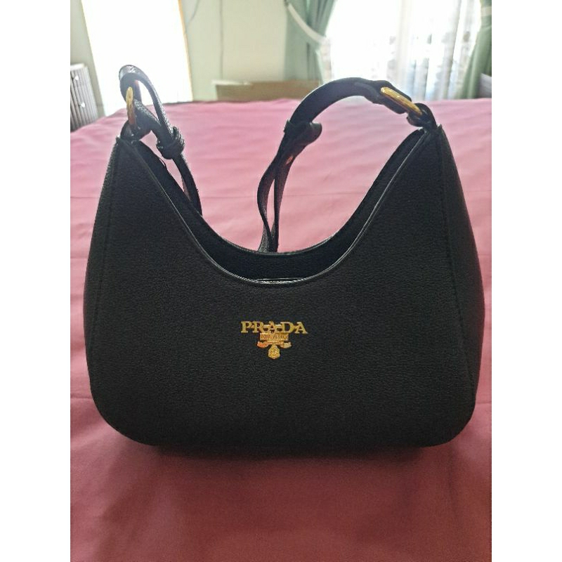 tas pesta bahan kulit lentur warna hitam
