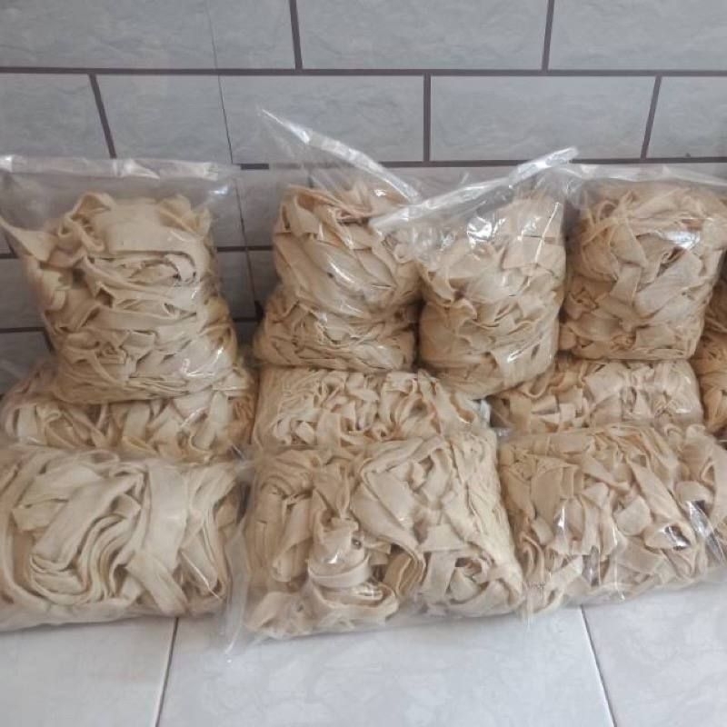 

PINGGIRAN KULIT KEBAB 1KG PKK MURAH BAGUS TIDAK LENGKET COCOK UNTUK CEMILAN ANAK DAN ISI TOPLES LEBARAN