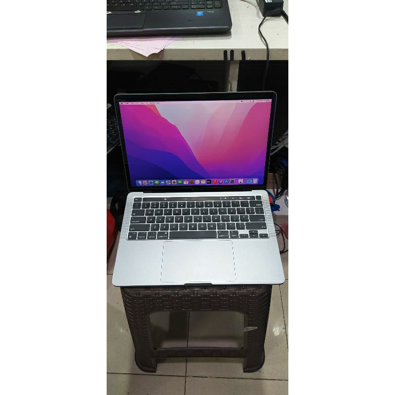 MACBOOK PRO RETINA | 2022 | APPLE M2 | RAM 8 | SSD 256 | 13.3 INC | MURAH | SECOND