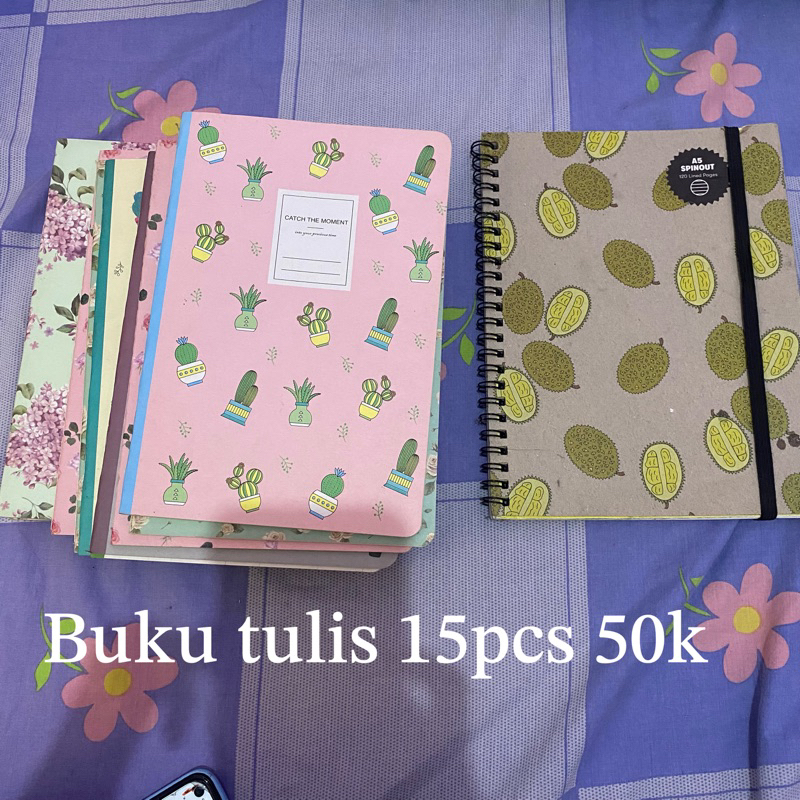 

Buku tulis garis 1 set buku sekolah