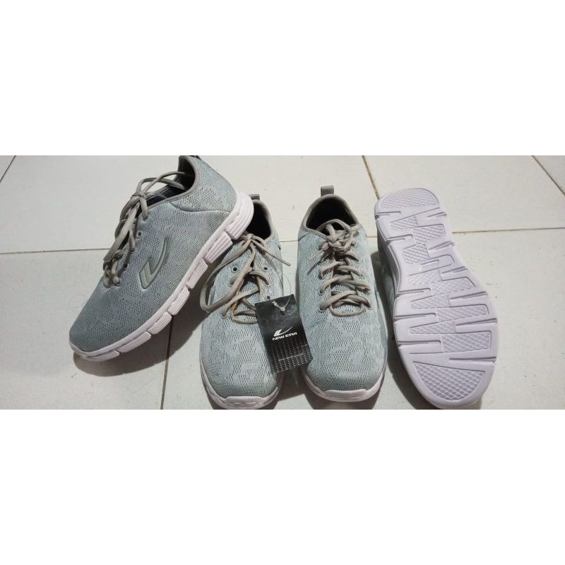 running shoes wanita