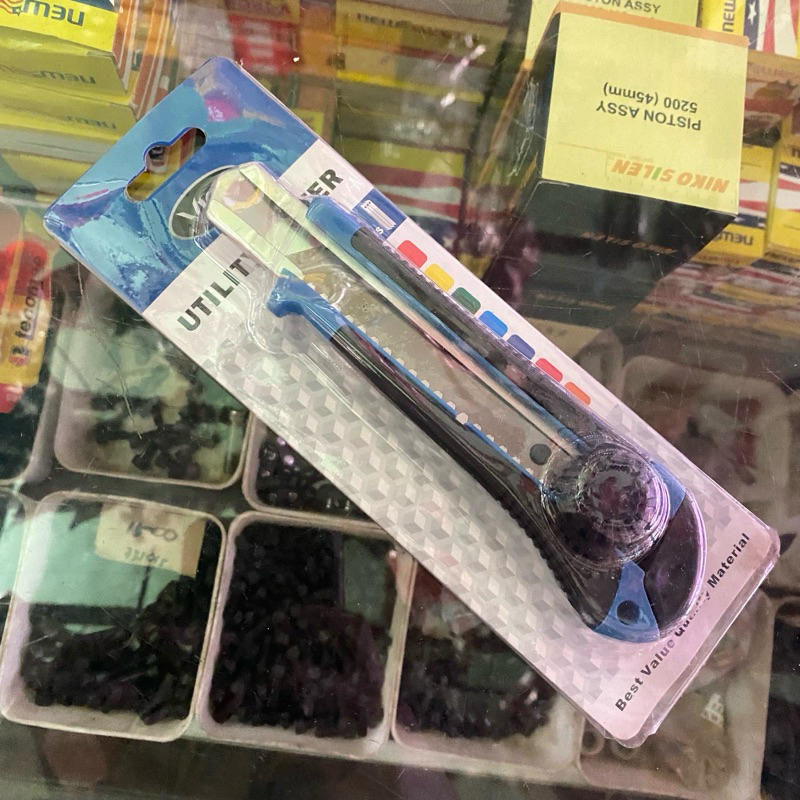 

Cutter Besar gagang Karet 3 Blades Vico (3 mata pisau)