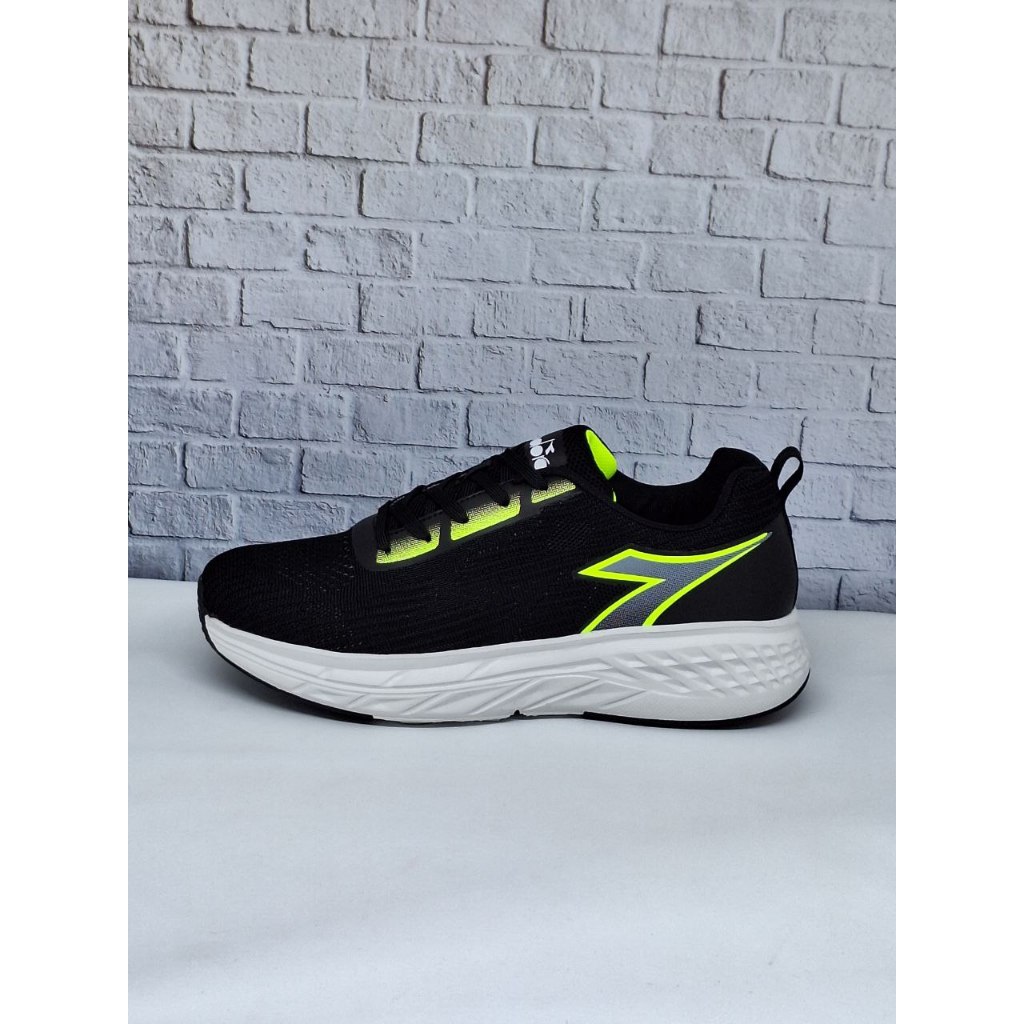Sepatu Lari Pria DIADORA Hitam Hijau 100% Original