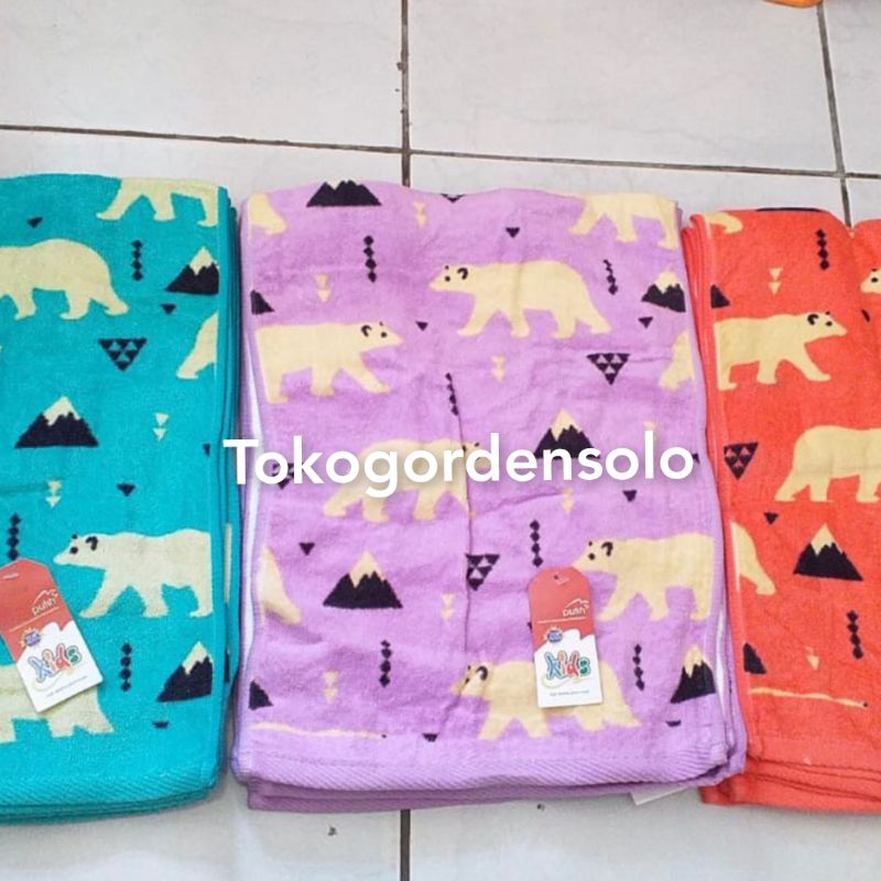 handuk merah putih motif anak kecil