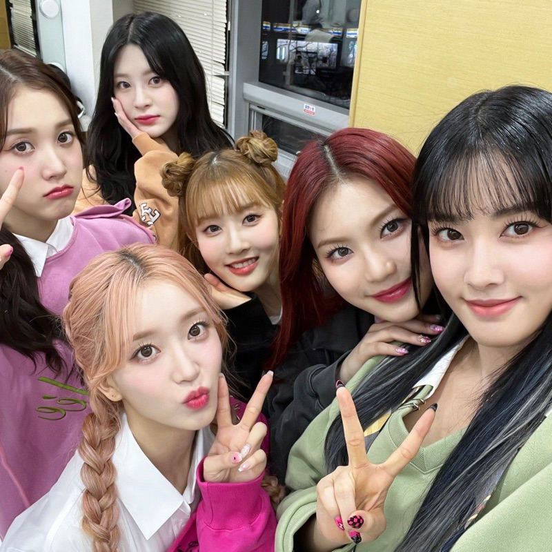 STAYC PHOTOCARD BOOKED