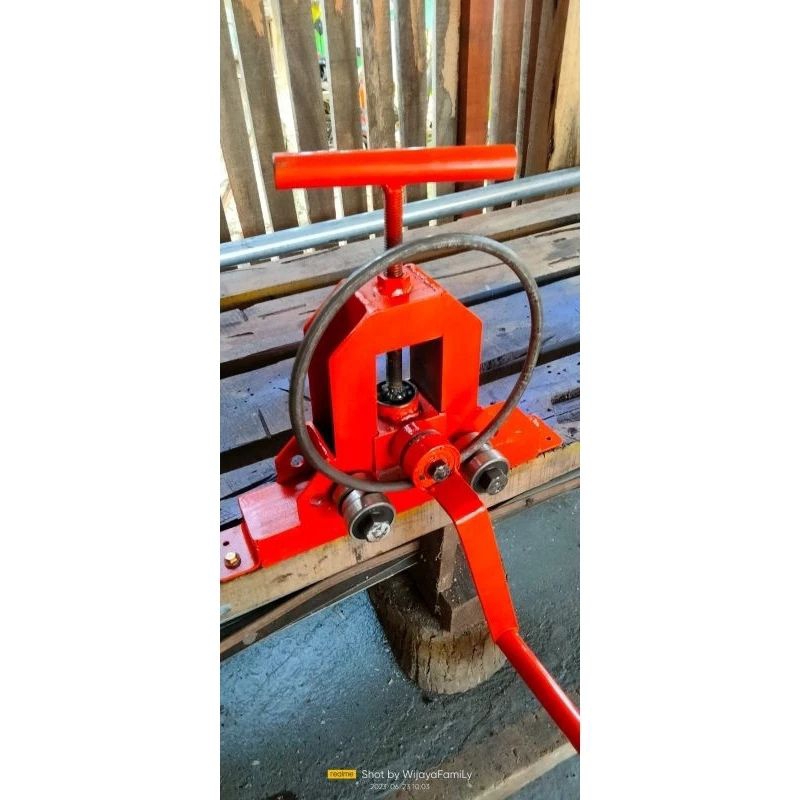 Alat roll pipa plat besi beton