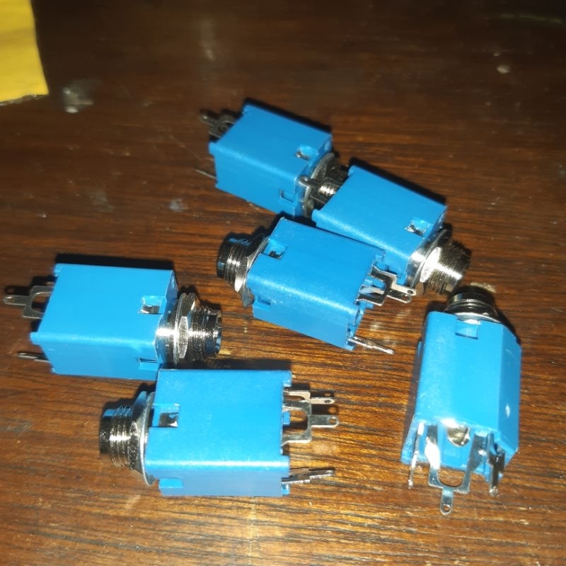 soket mic akai biru stereo