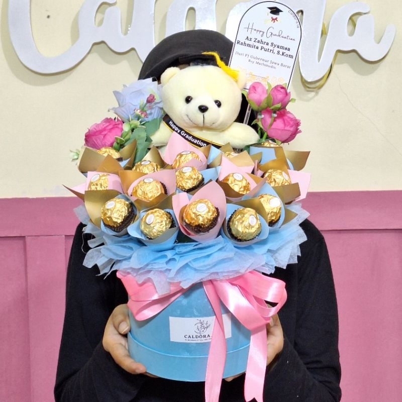 

Buket Valentine wisuda Bucket Bloom Box Coklat Ferrero Rocher CLDRA16