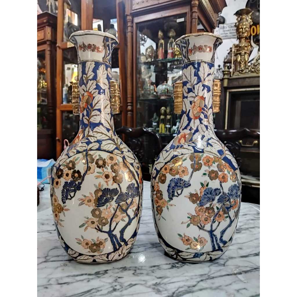 Vas Cina Bunga Biru Putih Ornamen Emas Original Antik