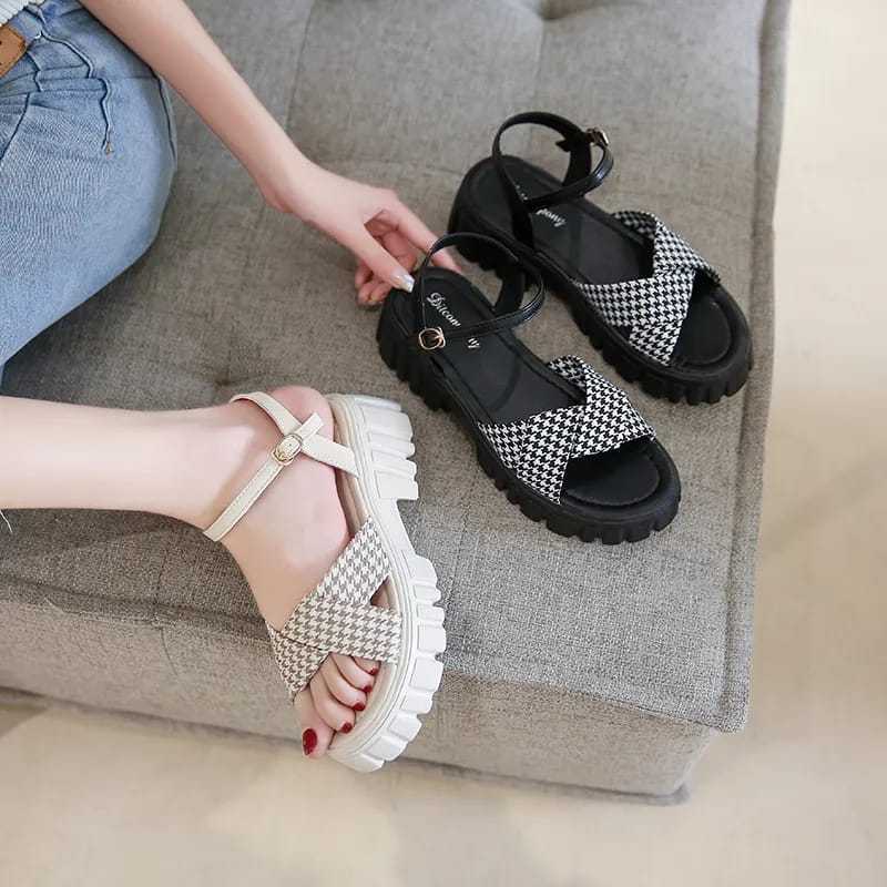 GVN BANDUNG Sendal Wedges Wanita 3cm Variasi Tali Lilit Motif Kotak Kotak AL 021