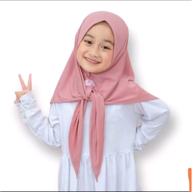 hujab anak yumna