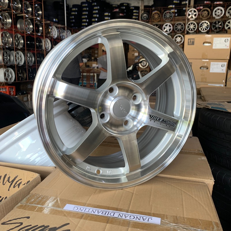 Velg R15 Volkrays TE37 Saga. Sumber Mulya Wheels. Velg mobil. toko velg Semarang. Velg ban Semarang