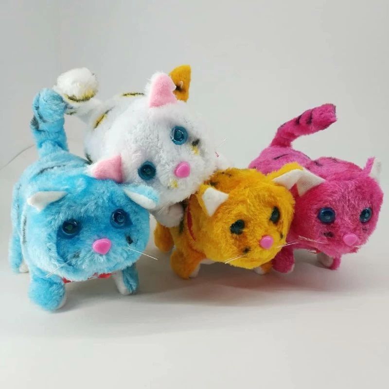 Mainan boneka kucing berjalan