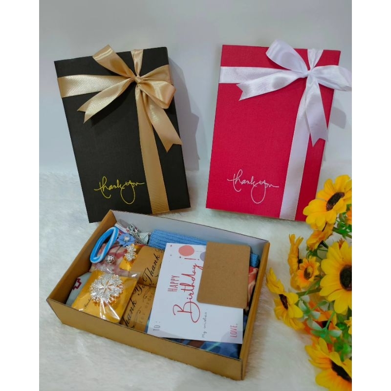 

Hampers Hijab l Hampers Jilbab Voal Premium Motif I KADO CEWEK I Gift Box Termurah I Hadiah Ultah I Souvernir