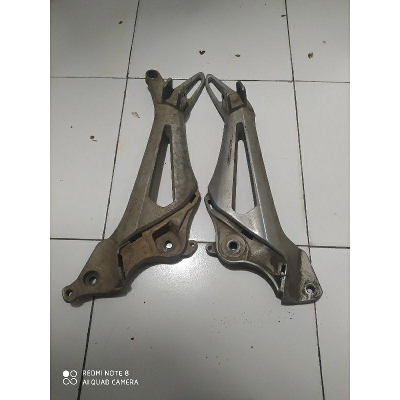 footstep postep pijakan kaki belakang kanan dan kiri honda supra x 125 PNP revo lama original second