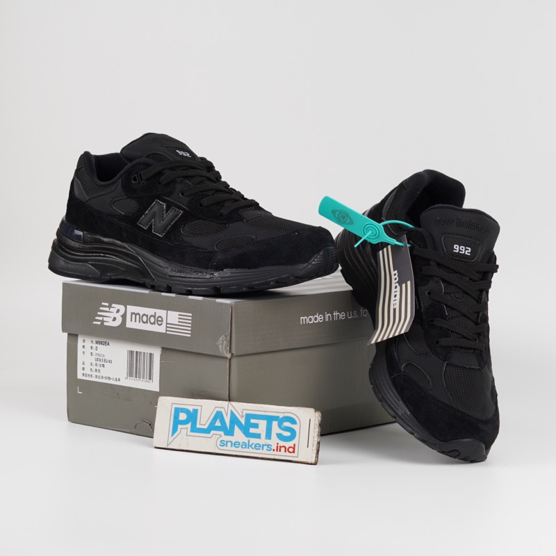 New Balance 992 Triple Black Full Black Hitam